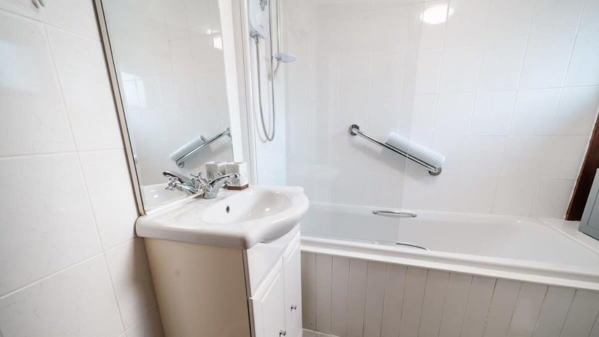 Lovely 2 Bedroom Coastal Cottage Near Bude Exterior foto